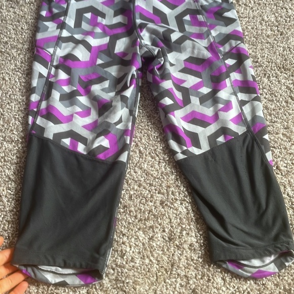 Athleta purple and grey patterned crop legging - Picture 7 of 8